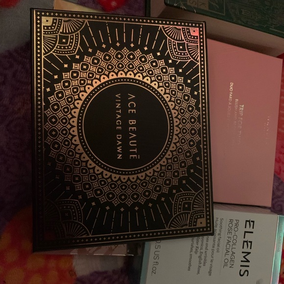 Make your eyeshadow look bad ass with this palette - Picture 1 of 3